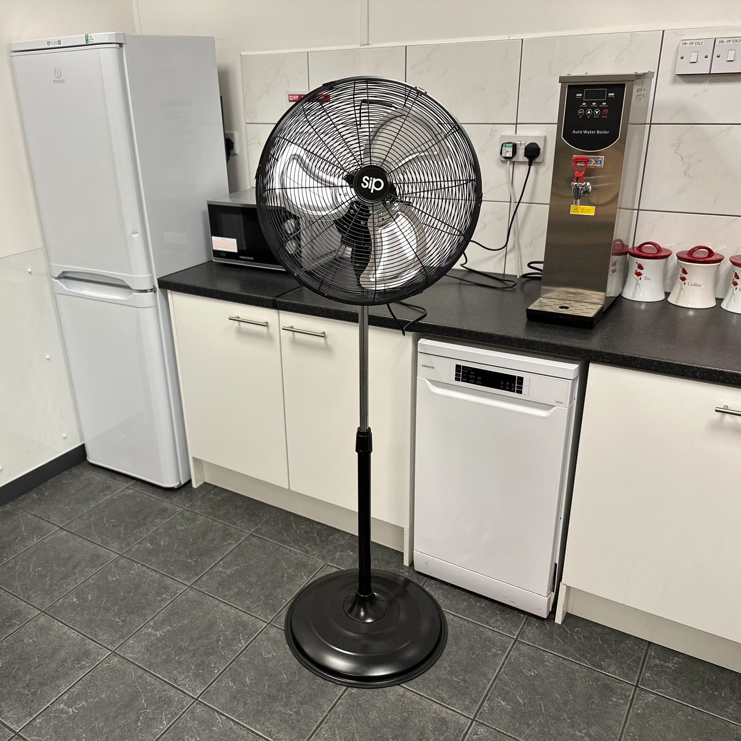 SIP 05633 18" Oscillating Pedestal Fan