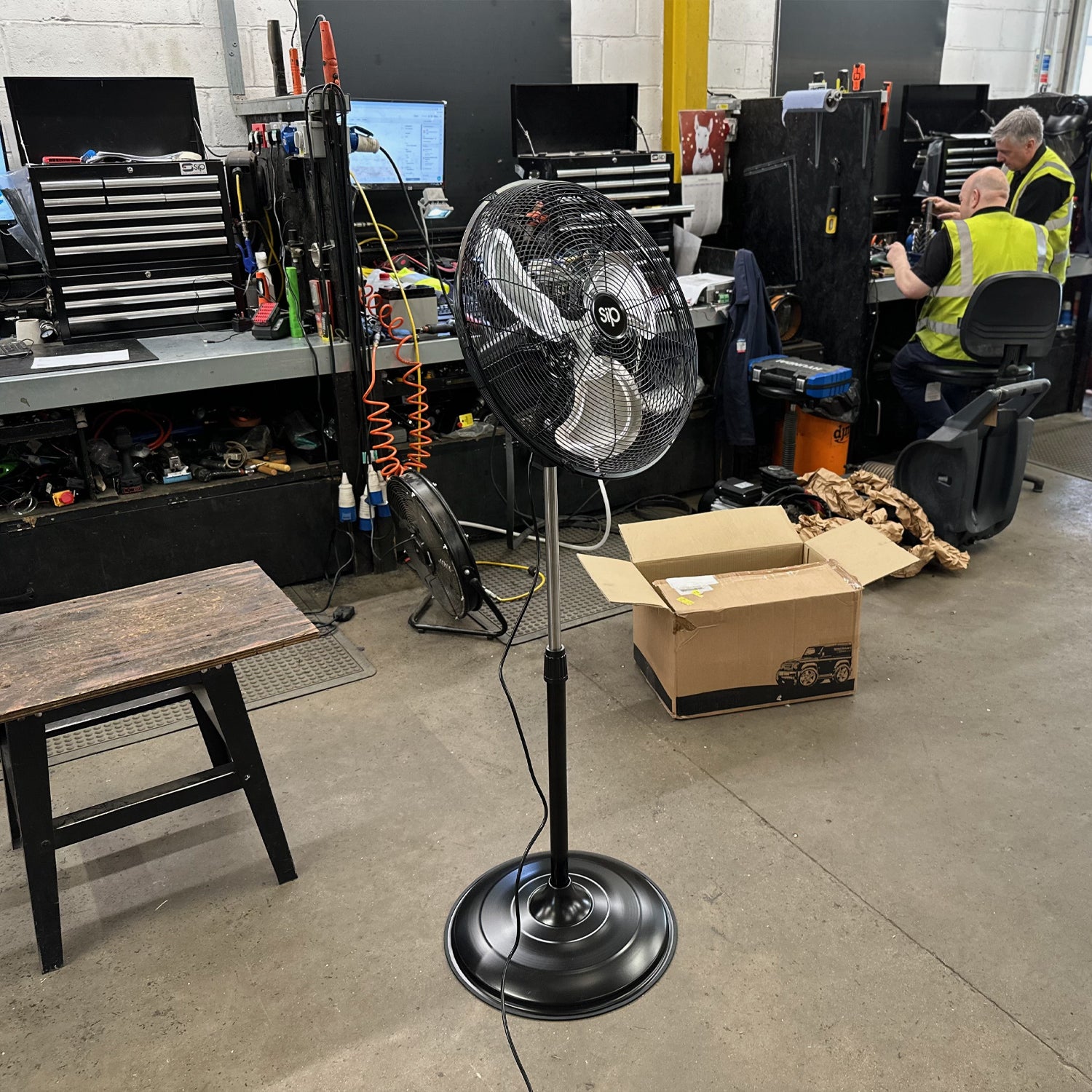 SIP 05633 18" Oscillating Pedestal Fan