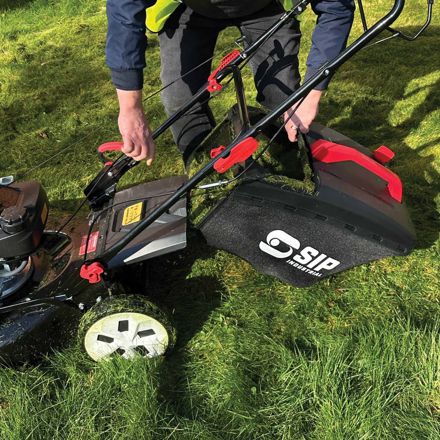 SIP 08228 Honda-Powered 56cm Petrol Lawnmower