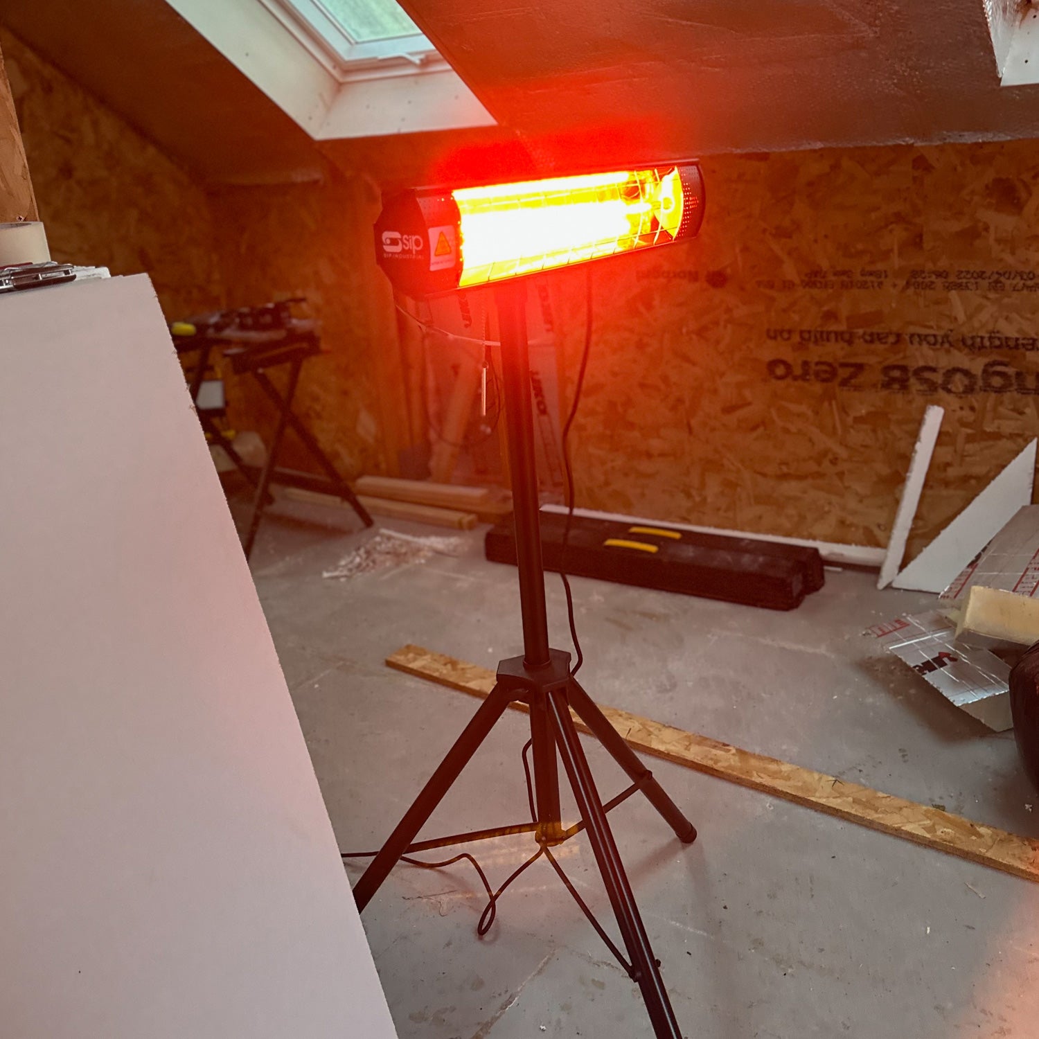 SIP 09585P Universal Halogen Heater w/ Stand