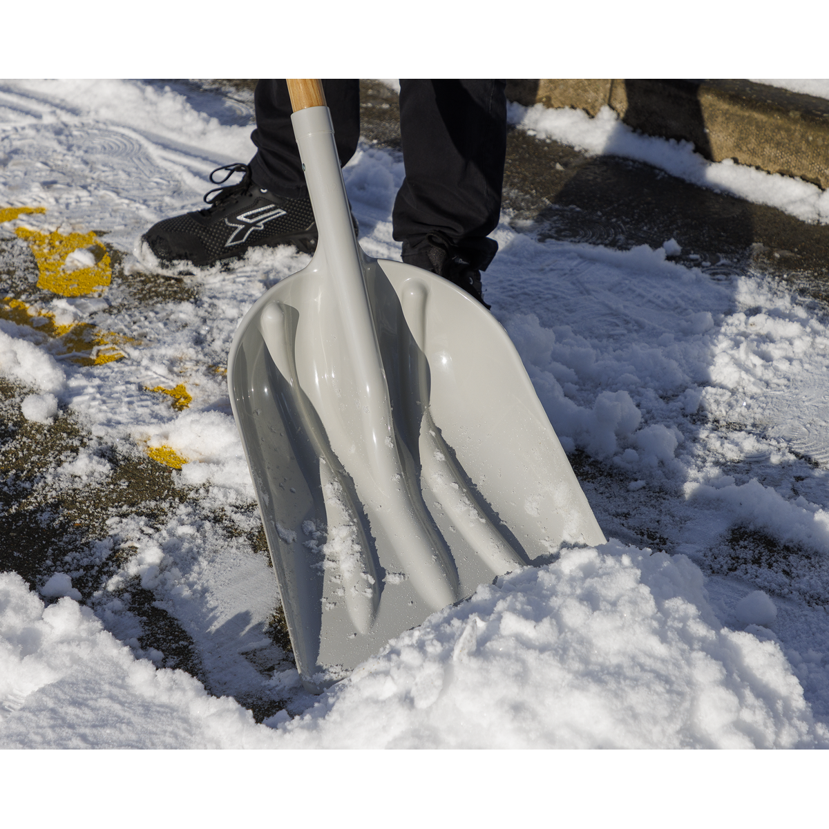 Sealey SS02 General Purpose Shovel with 900mm Wooden Handle