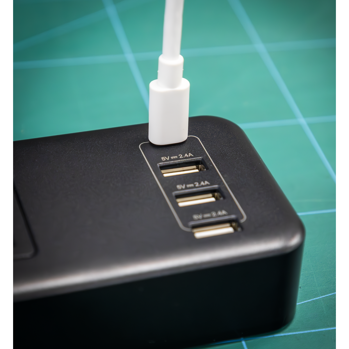 Sealey EL34USBB 2.6m Extension Lead with USB Ports - Black