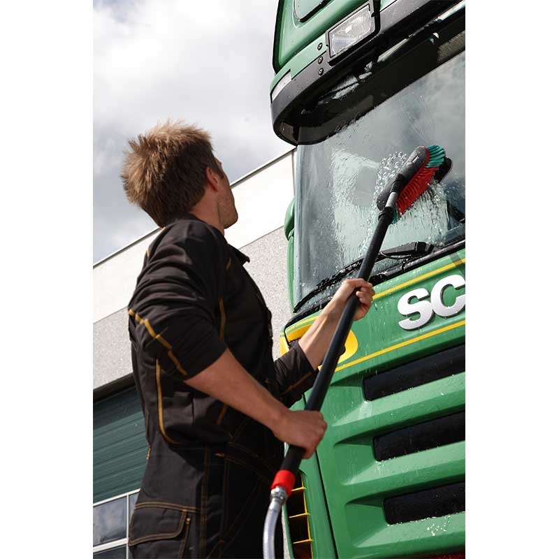 Vikan Vehicle Brush, waterfed, 370 mm, Soft/split, Black