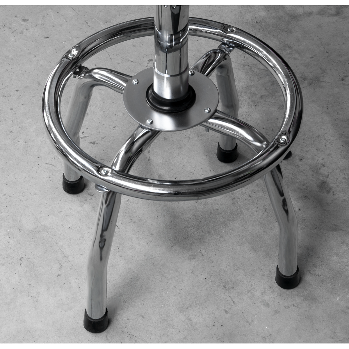 Sealey SCR17 Workshop Stool Heavy-Duty Pneumatic with Adjustable Height Swivel Seat