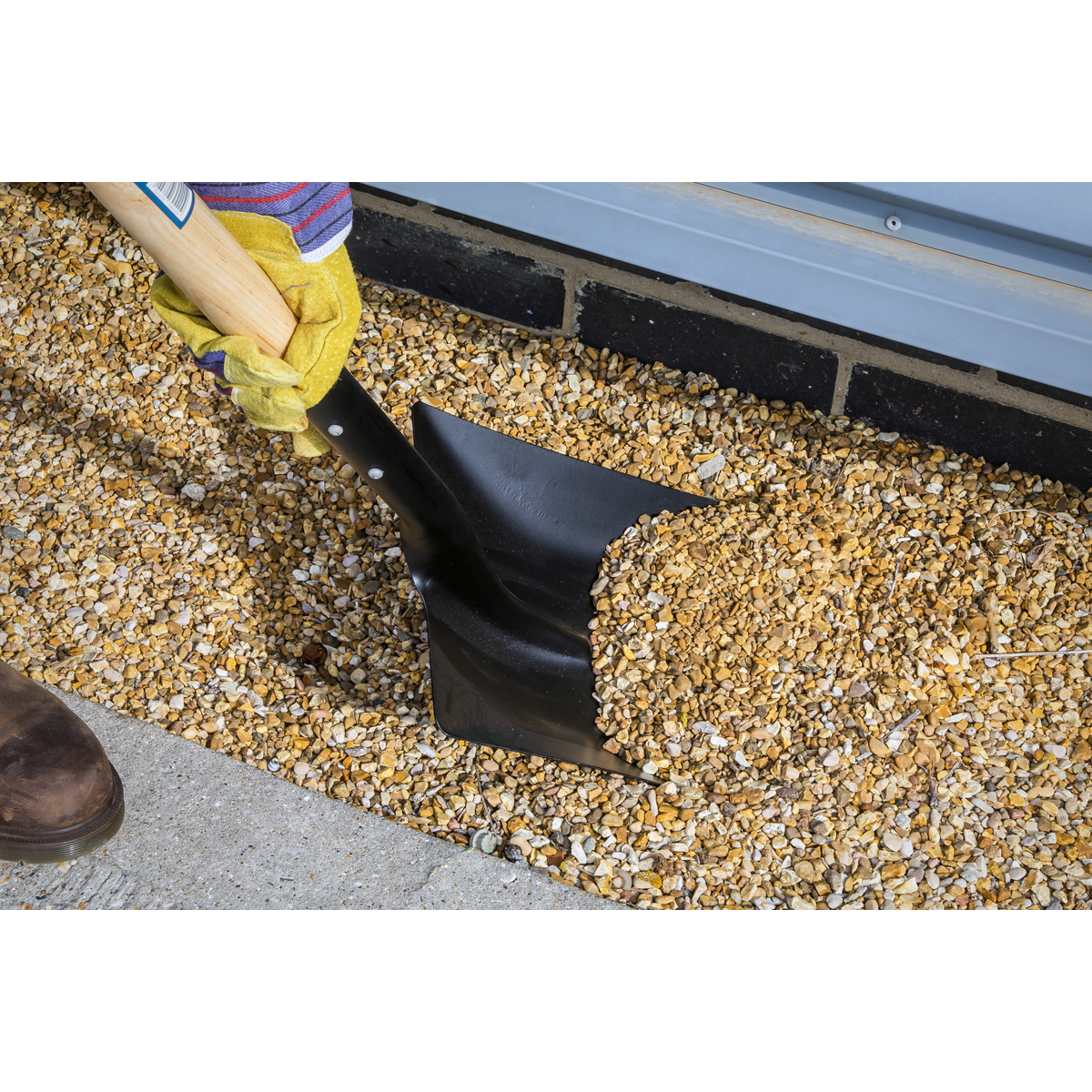 Sealey SH710 Shovel with 710mm Wooden Handle
