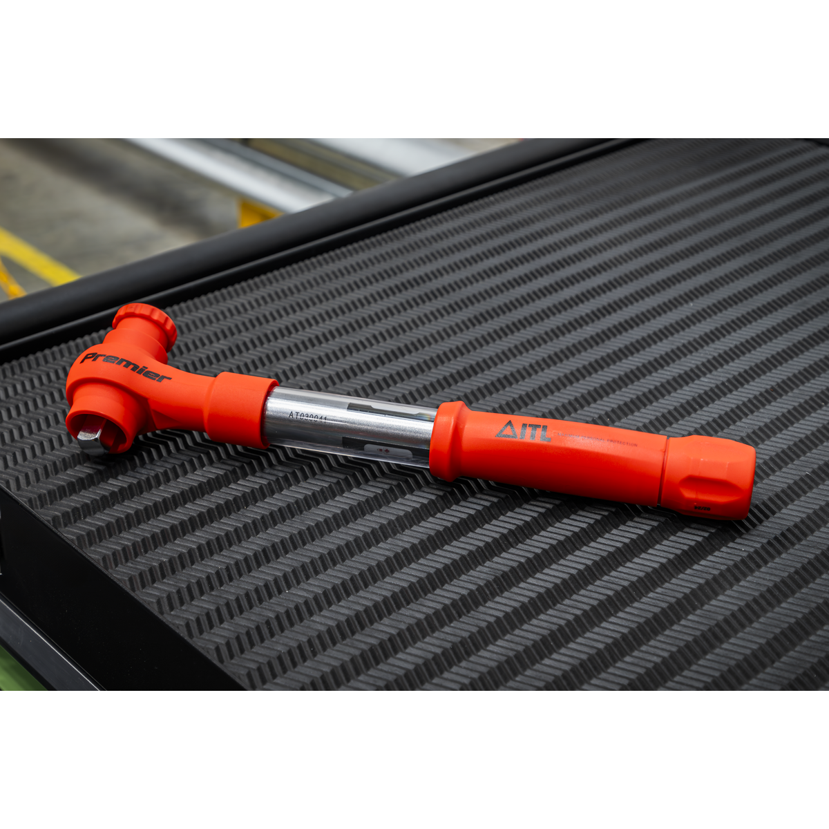 Sealey STW804 Torque Wrench Insulated 1/2"Sq Drive 12-60Nm