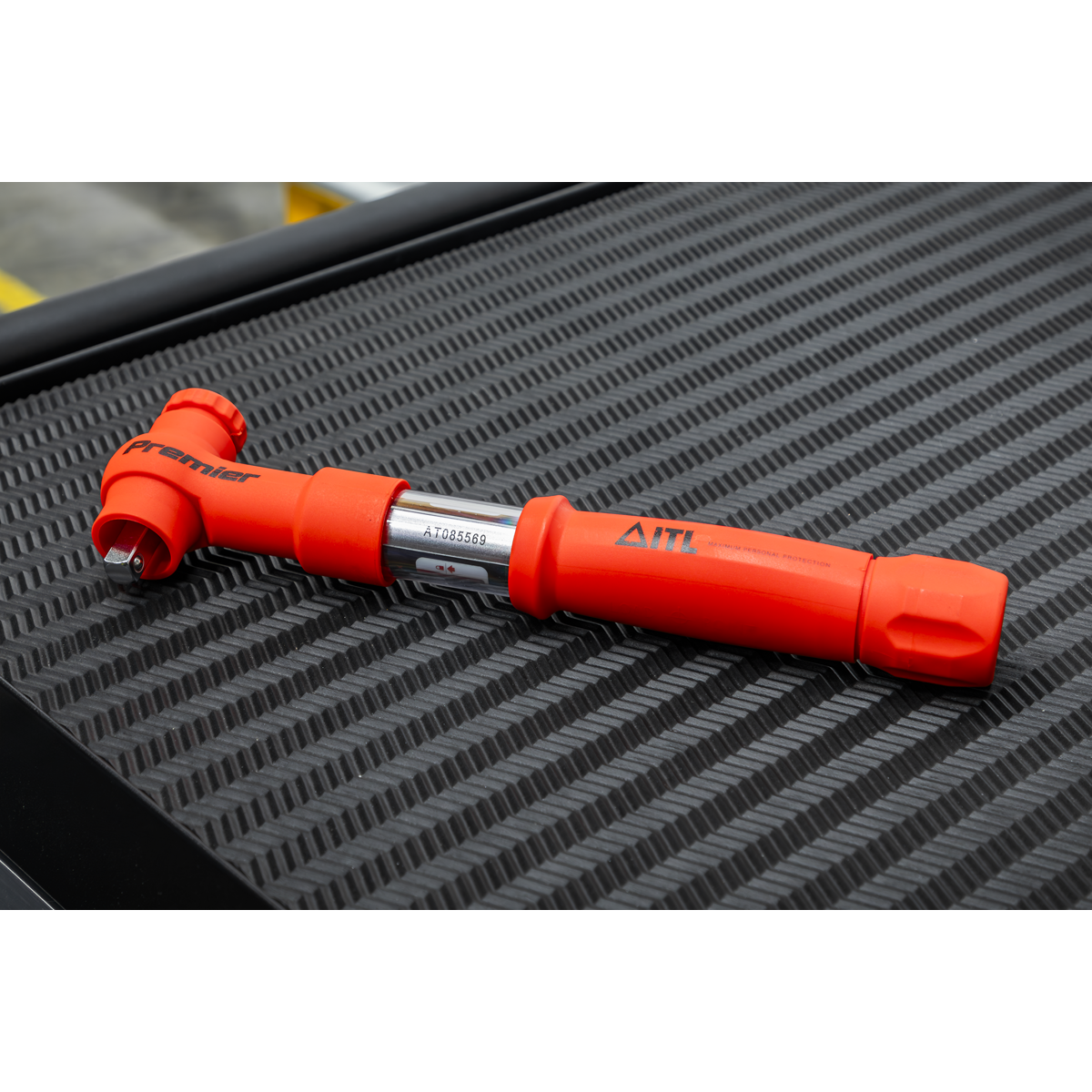 Sealey STW805 Premier Insulated Torque Wrench 3/8"Sq Drive 5-25Nm