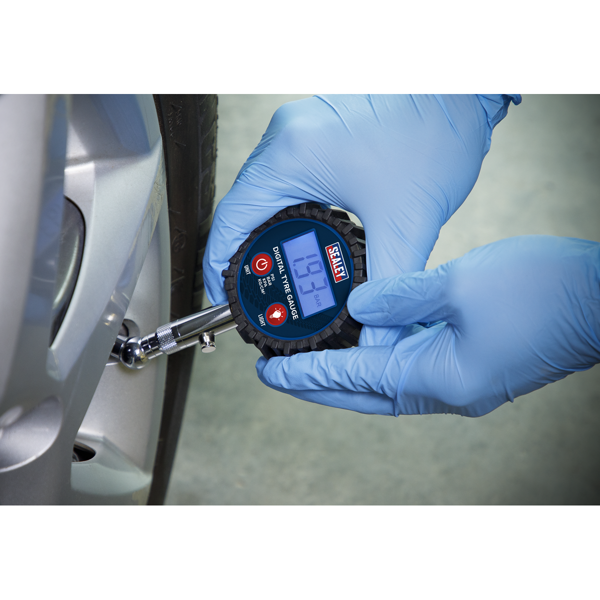 Sealey TST001 Digital Tyre Pressure Gauge with Swivel Head & Quick Release