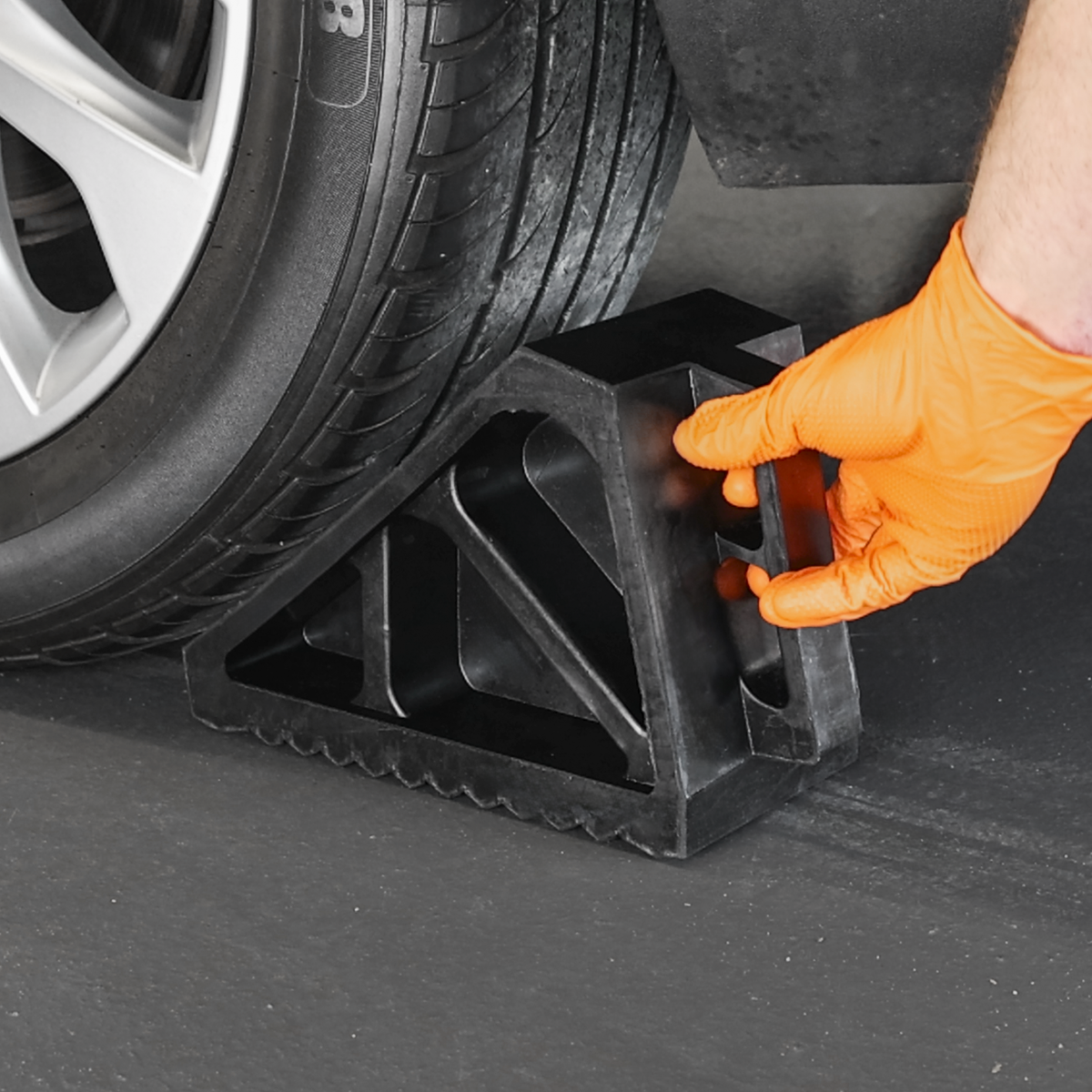 Sealey WC02 Rubber Wheel Chocks 3.3kg - Pair