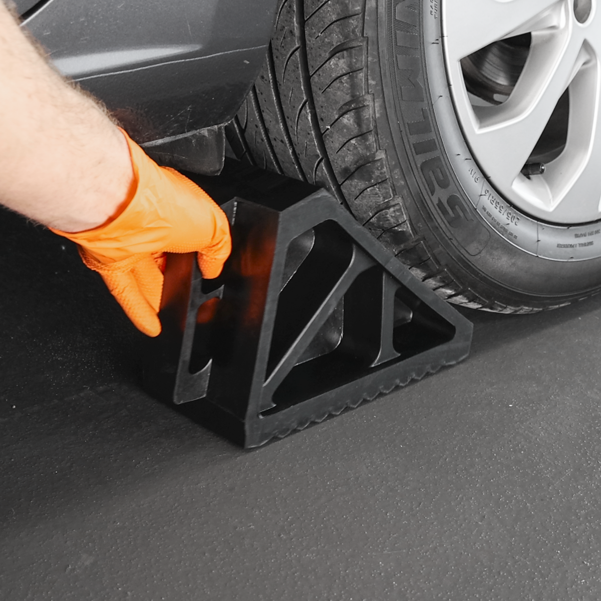 Sealey WC02 Rubber Wheel Chocks 3.3kg - Pair