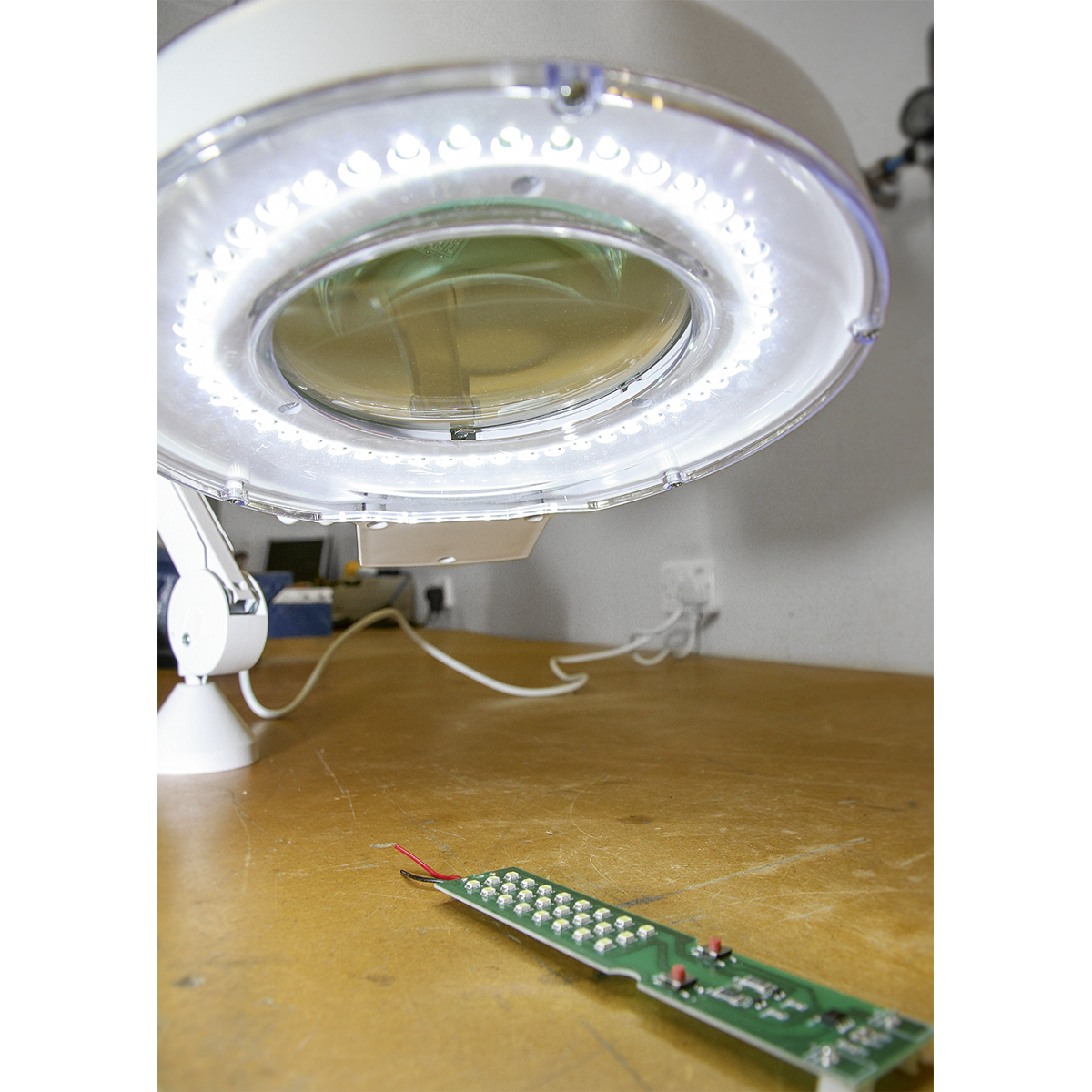Sealey WL483D Bench Mounting Magnifying Worklight 48 SMD LED 230V