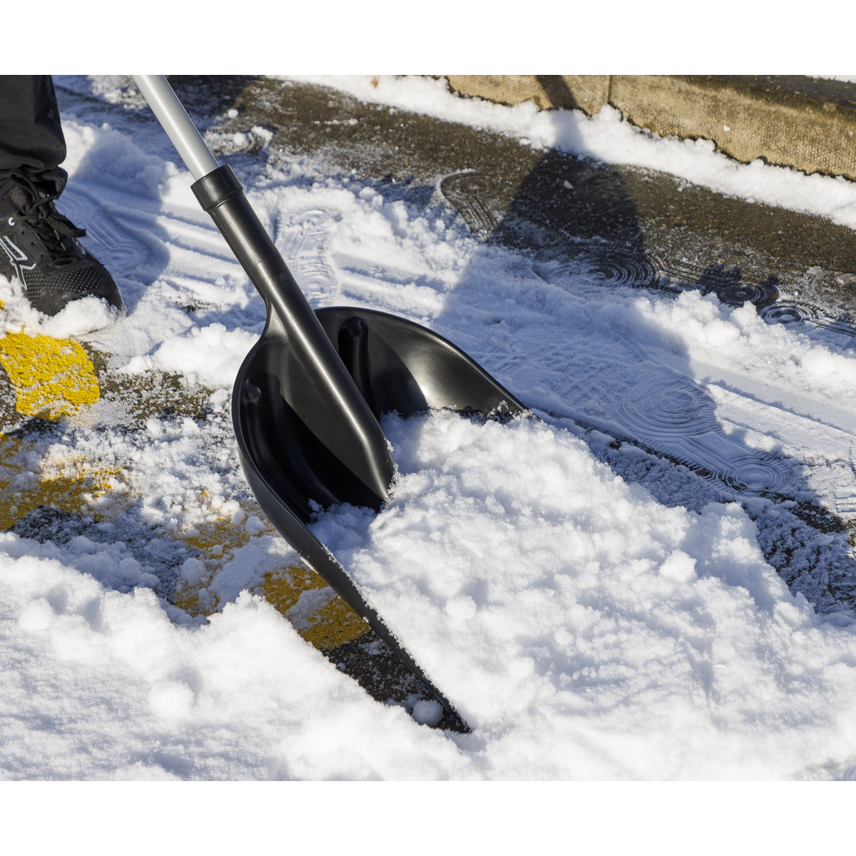 Sealey SS01 General Purpose Shovel with 900mm Metal Handle